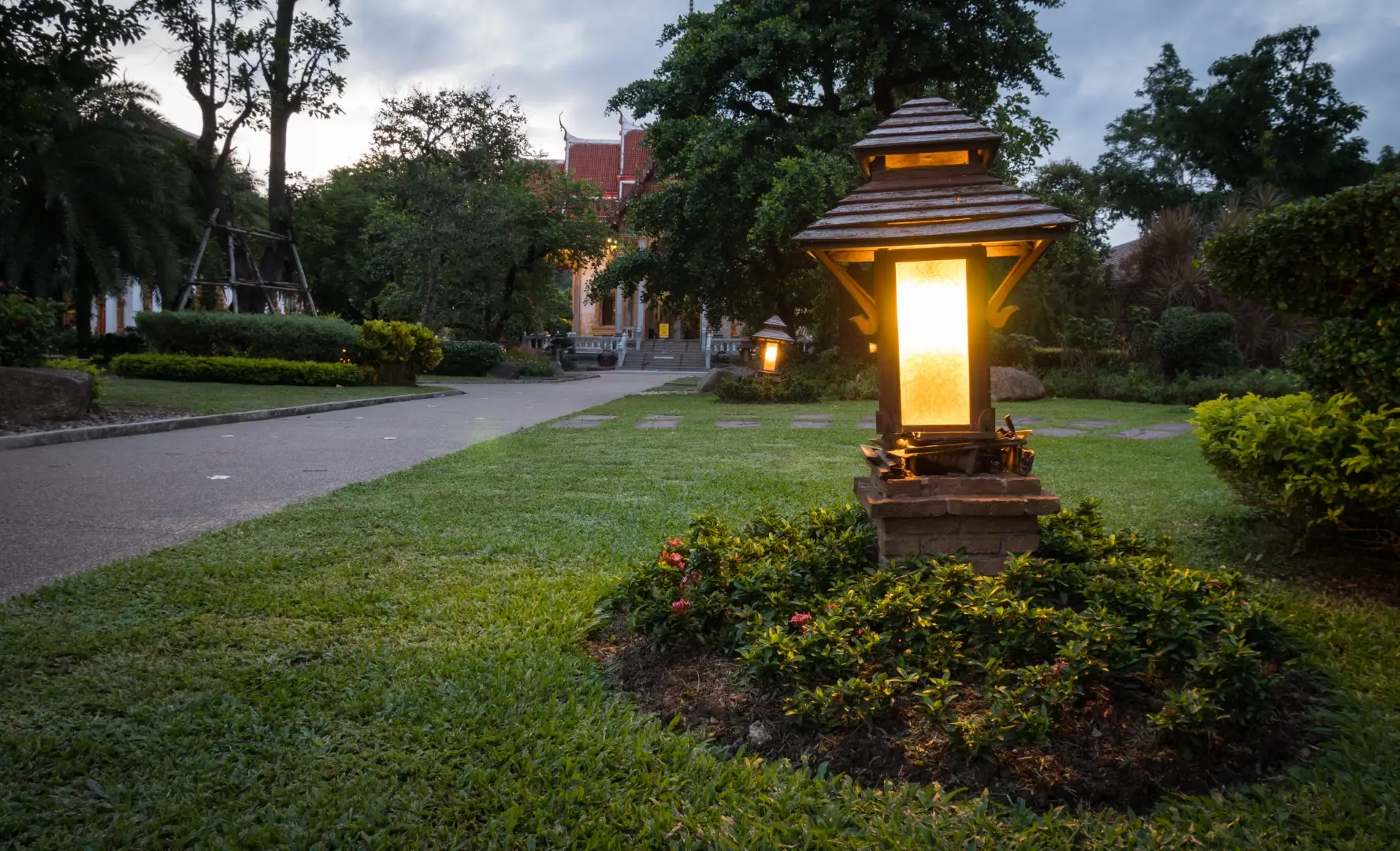 landscape-and-architectural-lighting-1